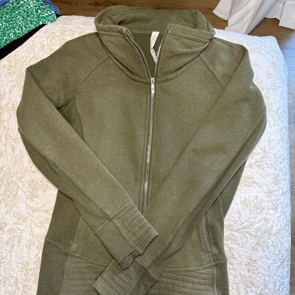 COPY - Lululemon coat
Size 8 
Great condition